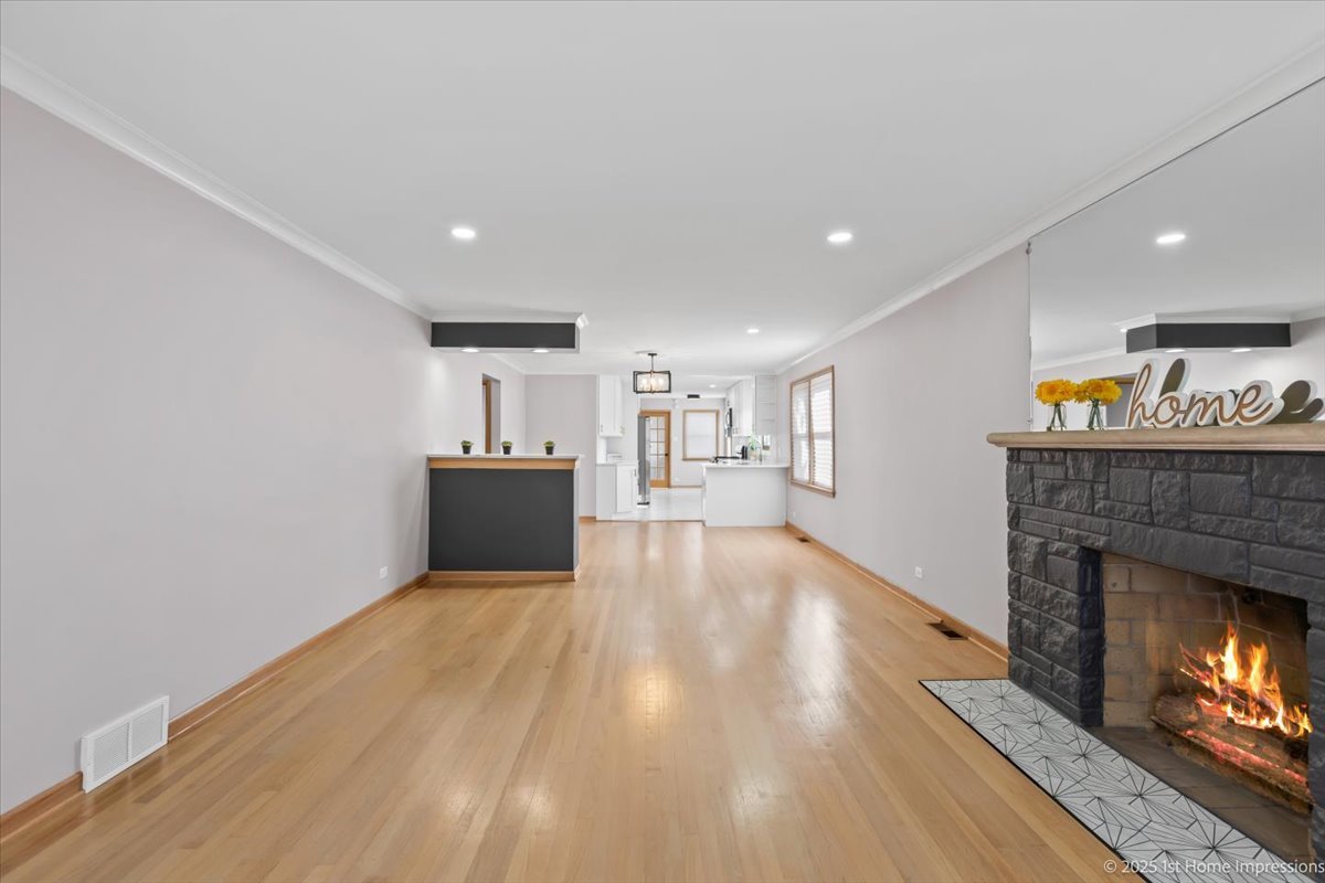 9733 South Springfield Avenue Evergreen Park, IL 60805 - Photo 4 of 37