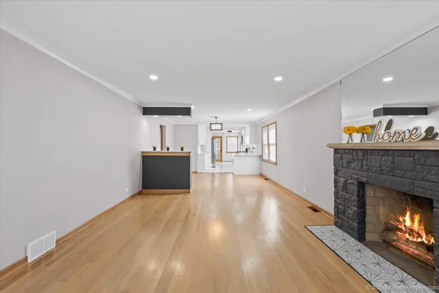 $515,000 | 9733 South Springfield Avenue, Evergreen Park, IL 60805