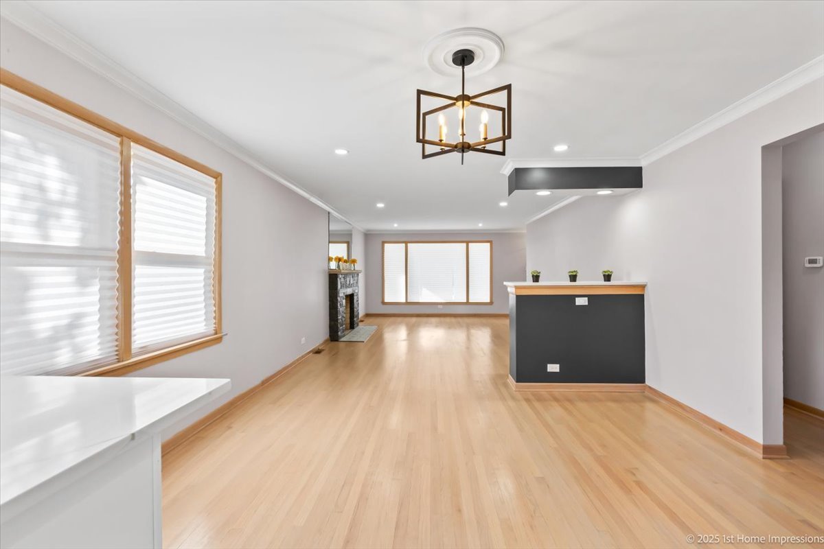 9733 South Springfield Avenue Evergreen Park, IL 60805 - Photo 8 of 37