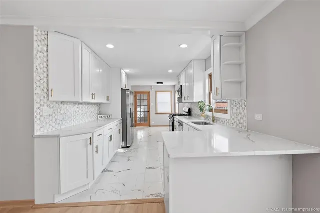 $515,000 | 9733 South Springfield Avenue, Evergreen Park, IL 60805