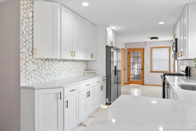 $515,000 | 9733 South Springfield Avenue, Evergreen Park, IL 60805