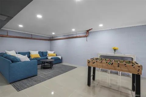 $1,525,000 | 63 Underhill Road, Scarsdale, NY 10583