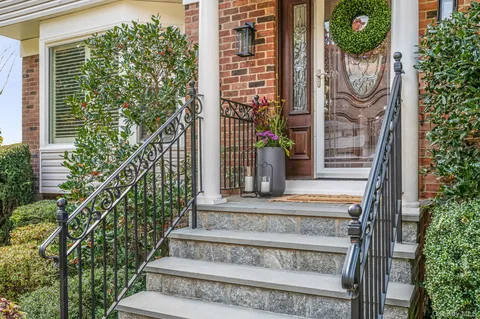 $1,525,000 | 63 Underhill Road, Scarsdale, NY 10583