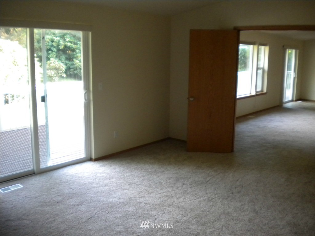 4080 Southwest Lake Helena Road Port Orchard, WA 98367 - Photo 14 of 25 Gallery Image 14