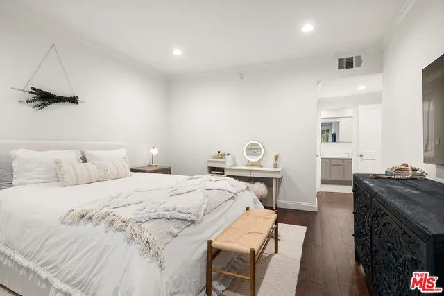 $1,099,000 | 12115 San Vicente Boulevard, Unit 207, Los Angeles, CA 90049