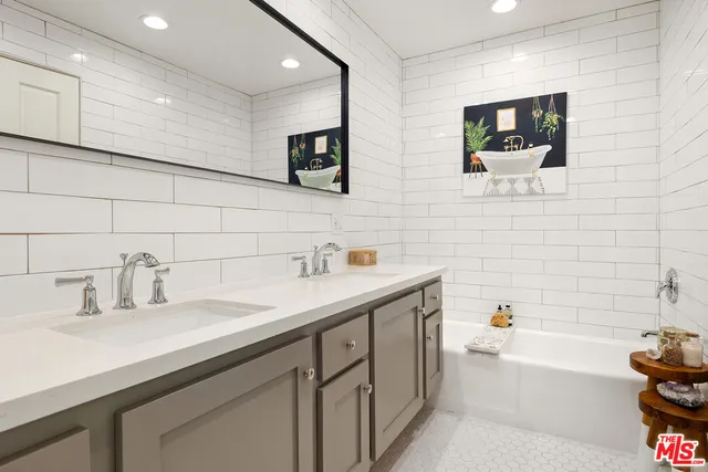 $1,099,000 | 12115 San Vicente Boulevard, Unit 207, Los Angeles, CA 90049