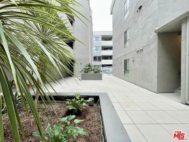 $1,099,000 | 12115 San Vicente Boulevard, Unit 207, Los Angeles, CA 90049