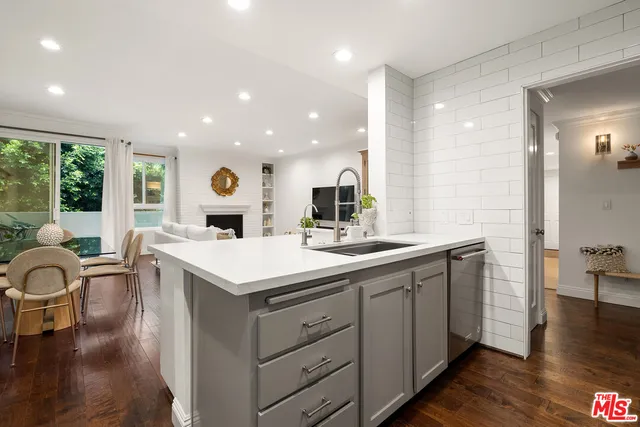 $1,099,000 | 12115 San Vicente Boulevard, Unit 207, Los Angeles, CA 90049