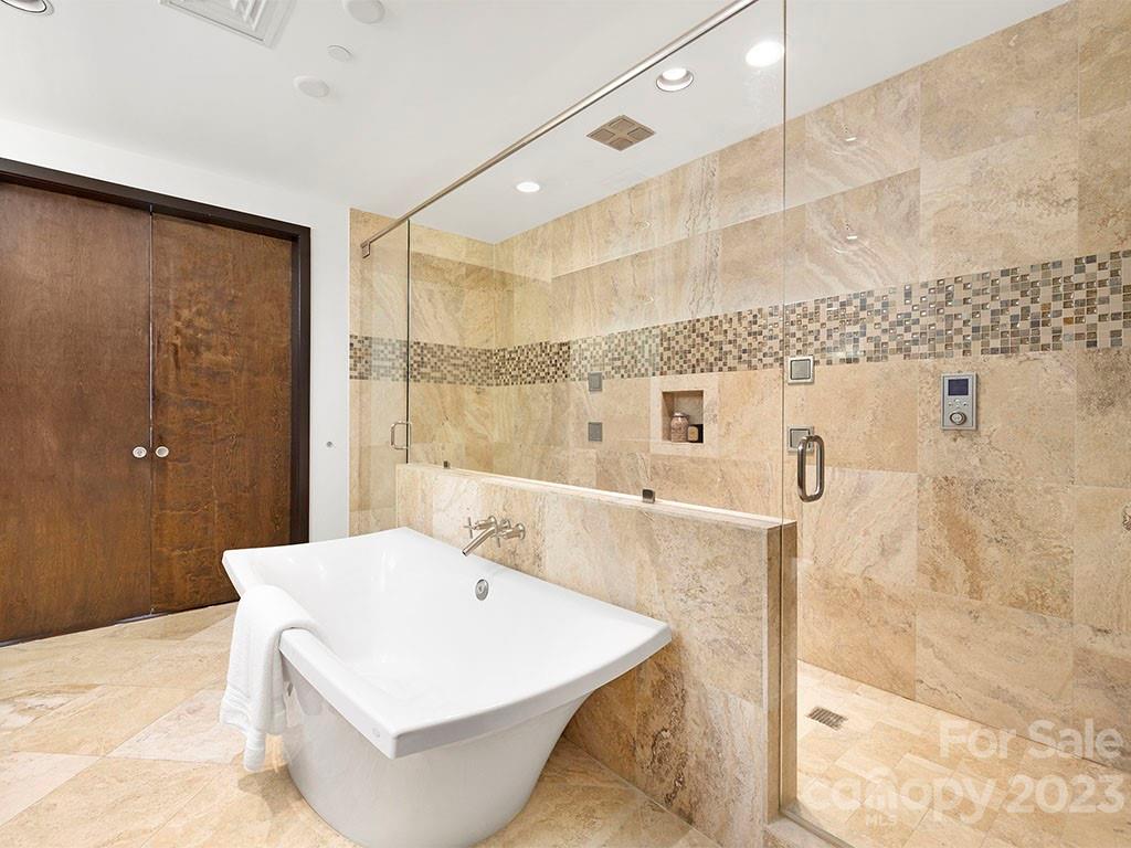 139 South Tryon Street, Unit 3B Charlotte, NC 28202 - Photo 19 of 21 a bathroom with a tub sink and mirror