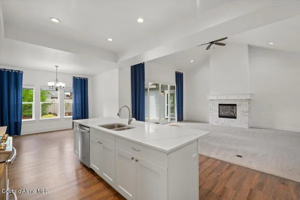 $910,000 | 2240 East Thomas Hill Drive, Coeur D'Alene, ID 83815