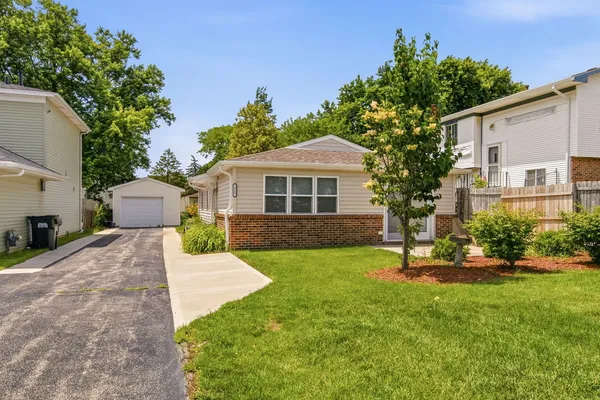 $270,000 | 225 Mill Stream Drive, Bolingbrook, IL 60440