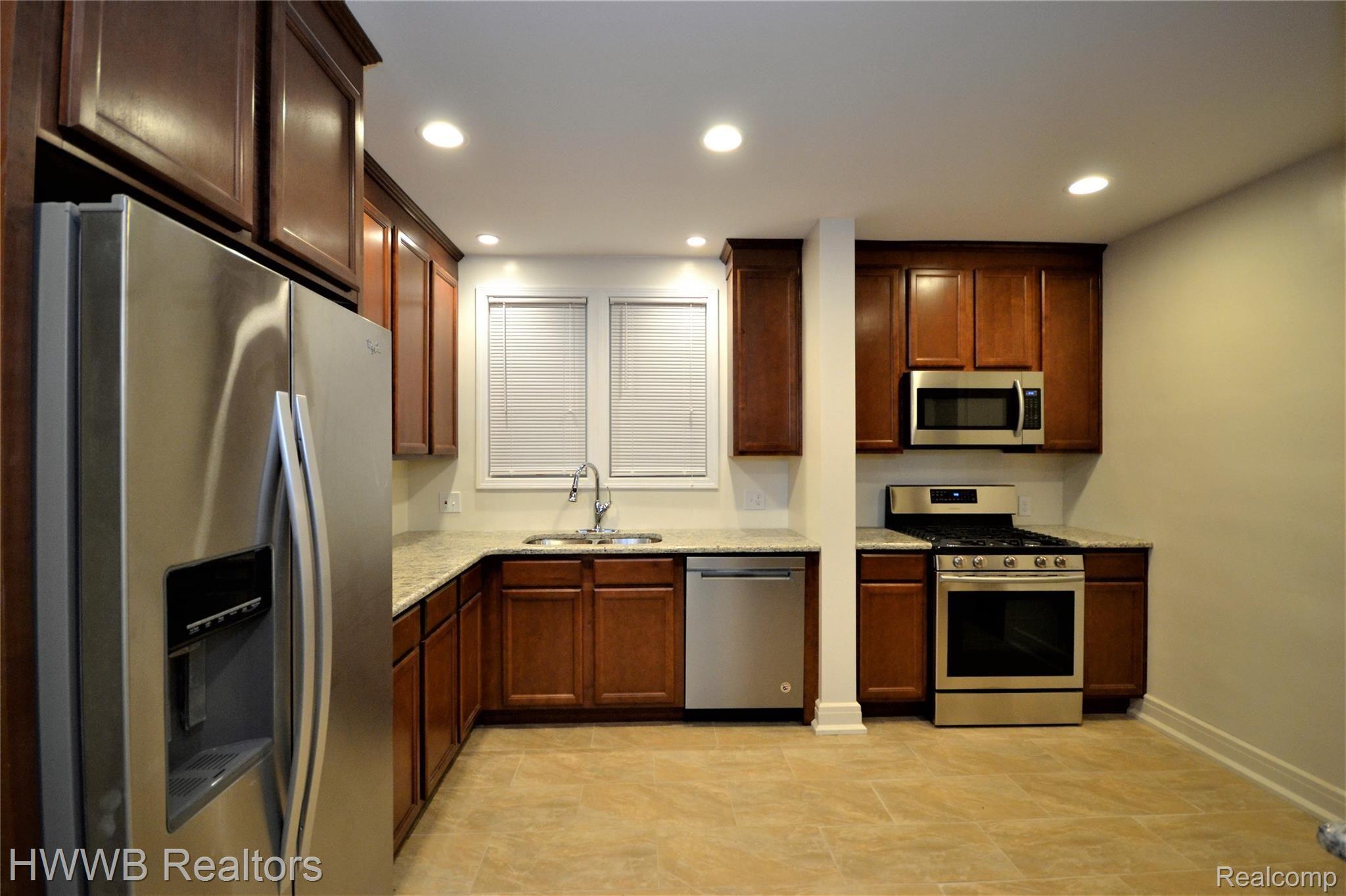 19541 Stratford Road Detroit, MI 48221 - Photo 11 of 36 Kitchen with Stainless Steel Appliances