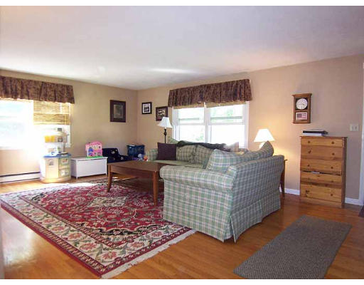 163 Feltham Road Springfield, MA 01118 - Photo 3 of 16 Gallery Image 3