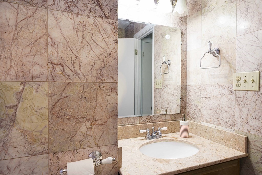 9 Berkeley Road Framingham, MA 01701 - Photo 11 of 30 Gallery Image 11