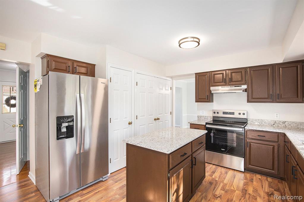 582 Whitney Drive Rochester Hills, MI 48307 - Photo 10 of 29