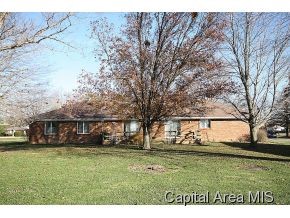 7645 North Pawnee Road Pawnee, IL 62558 - Photo 2 of 24