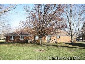 7645 North Pawnee Road Pawnee, IL 62558 - Photo 3 of 24