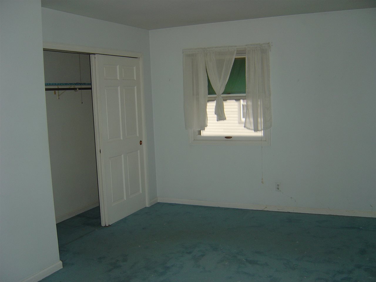 4940 Welsh Road Rockford, IL 61107 - Photo 5 of 12 an empty room with a window