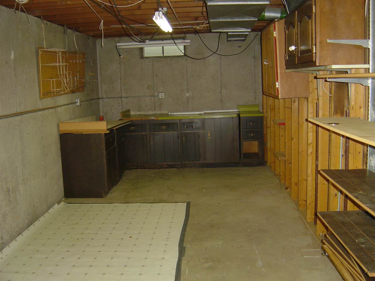 4940 Welsh Road Rockford, IL 61107 - Photo 10 of 12 a view of a bathroom