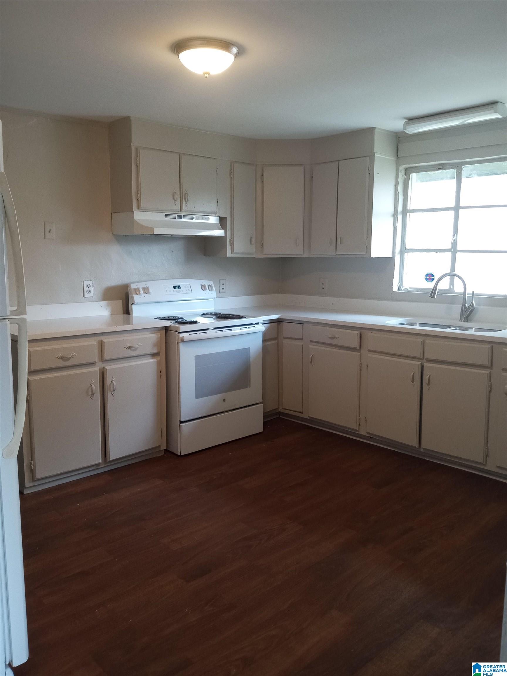 1908 14th Place Southwest Birmingham, AL 35211 - Photo 5 of 28