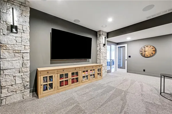 $2,400,000 | 11200 West 169th Street, Overland Park, KS 66221