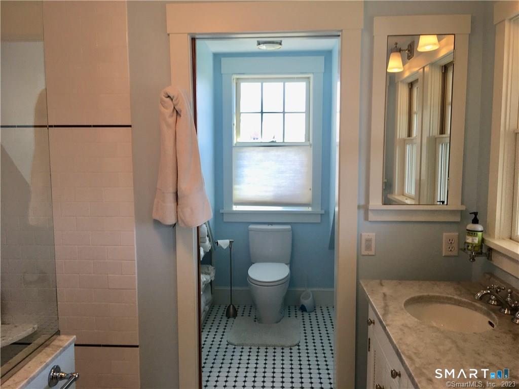 33 Ridgewood Avenue Madison, CT 06443 - Photo 24 of 37 Primary Suite Bath
