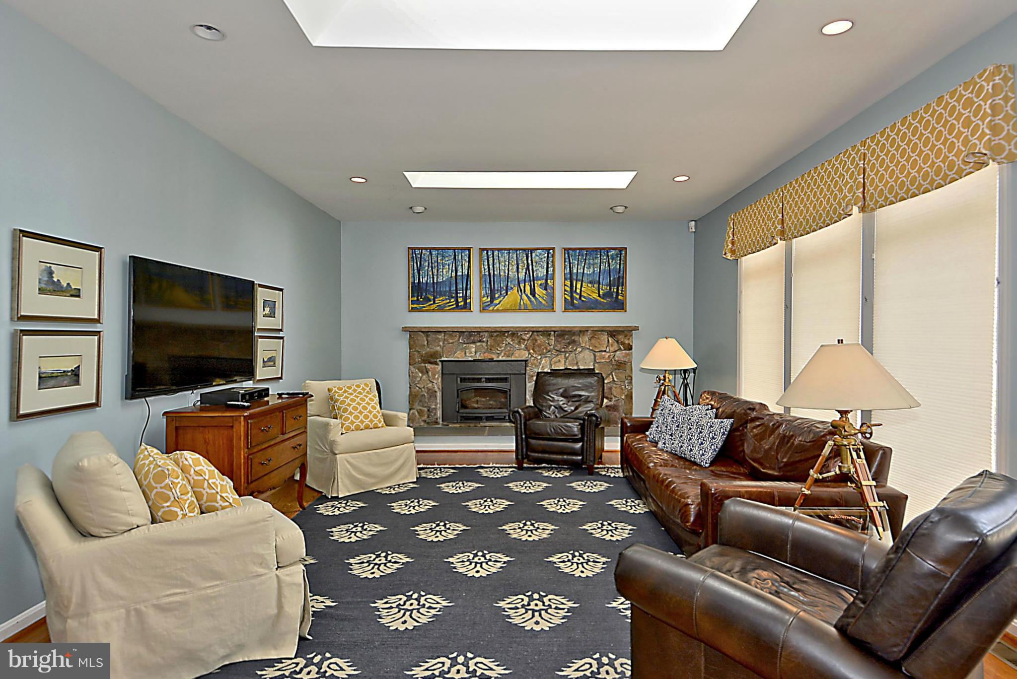 6300 Hunting Ridge Lane McLean, VA 22101 - Photo 11 of 30 Family Room