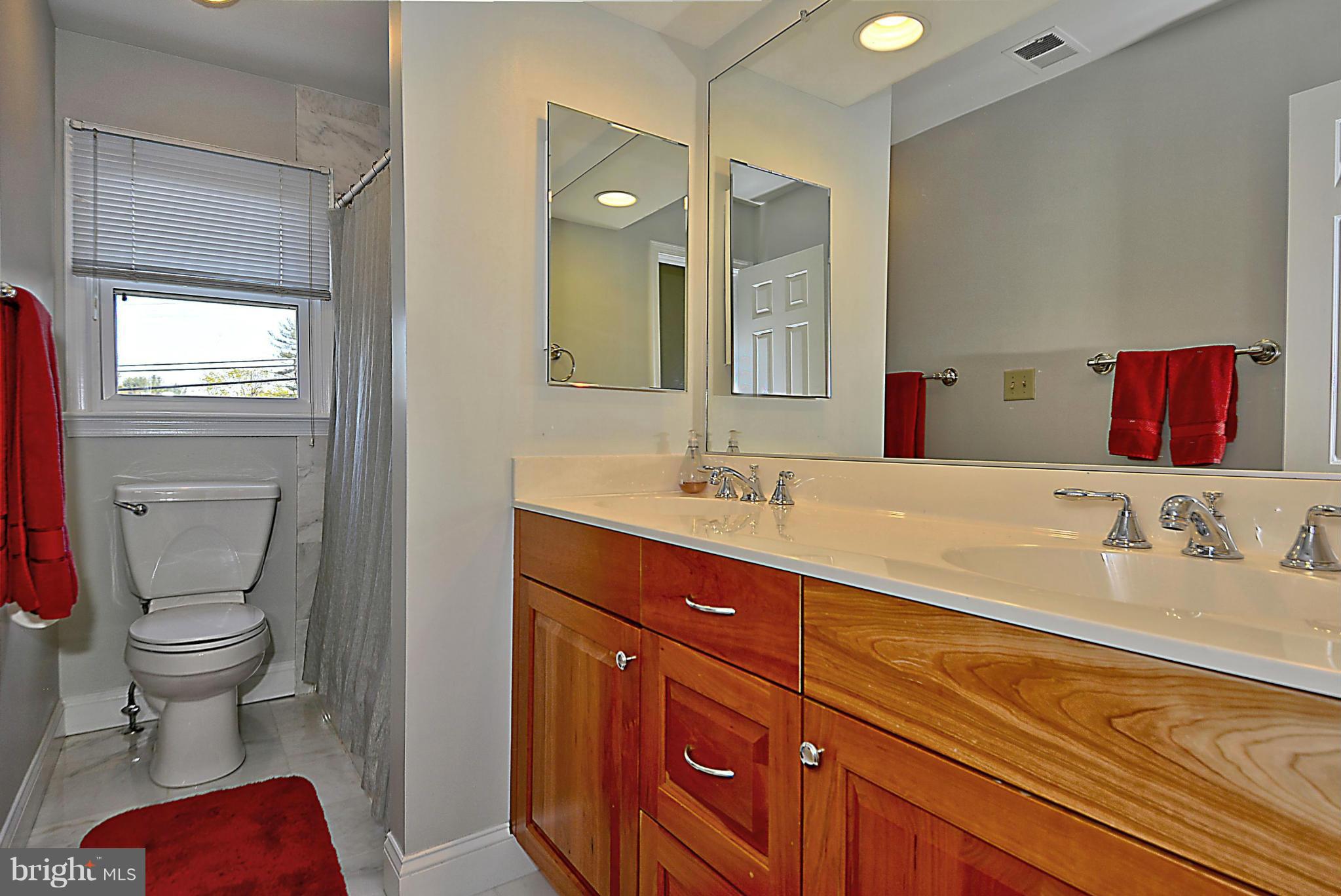 6300 Hunting Ridge Lane McLean, VA 22101 - Photo 26 of 30 Bath