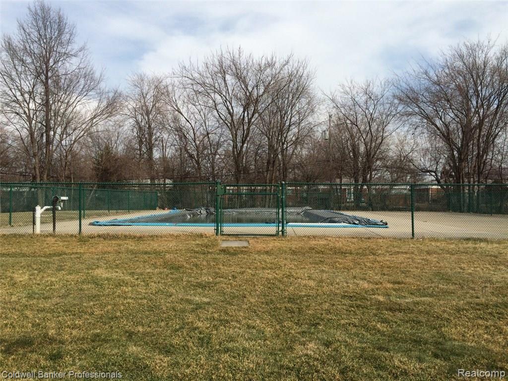4913 East 10 Mile Road, Unit 6 Warren, MI 48091 - Photo 18 of 20 IMG_1863.jpeg