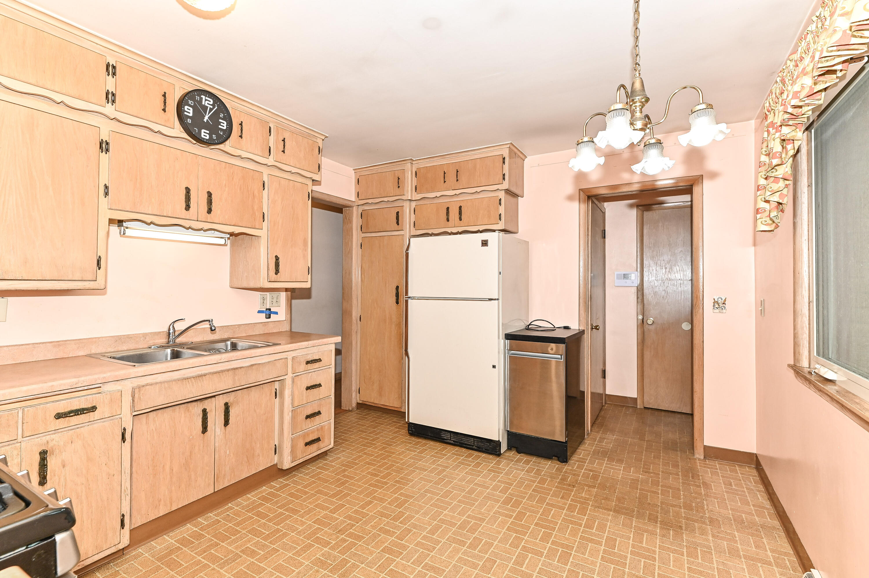 2815 Ohio Street Racine, WI 53405 - Photo 8 of 21 Kitchen