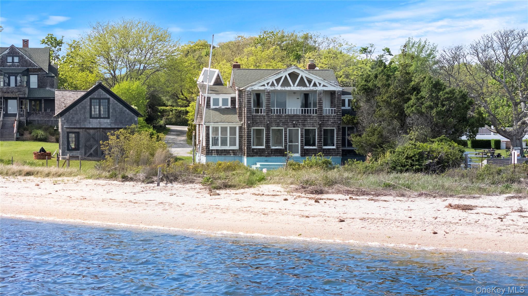4 Shore Road Bellport, NY 11713 - Photo 4 of 24