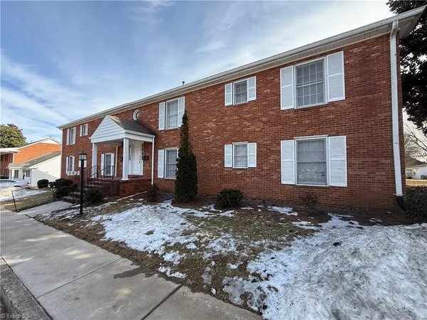 $1,095 | 102 Westgate Circle, Unit A, Winston-Salem, NC 27106