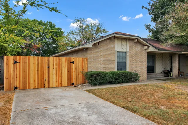 $1,400 | 12630 Summer Mill Drive, Houston, TX 77070