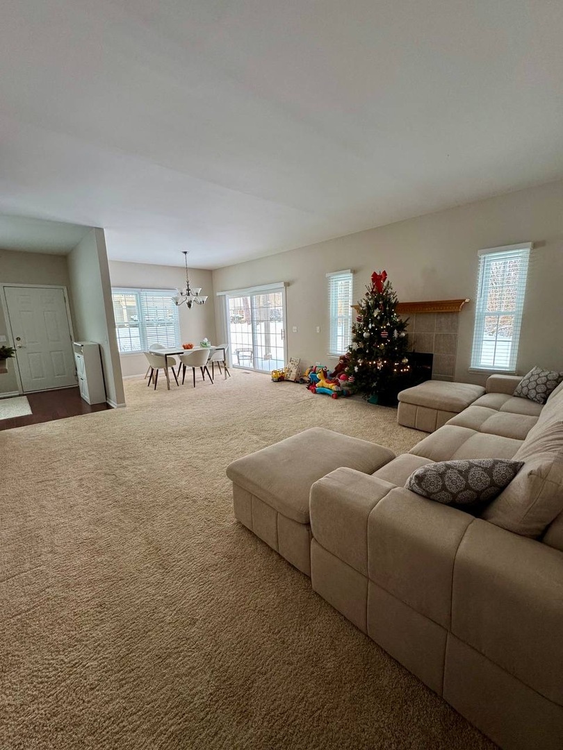5261 Pebble Lane Crystal Lake, IL 60012 - Photo 9 of 21 a living room with furniture and a large window