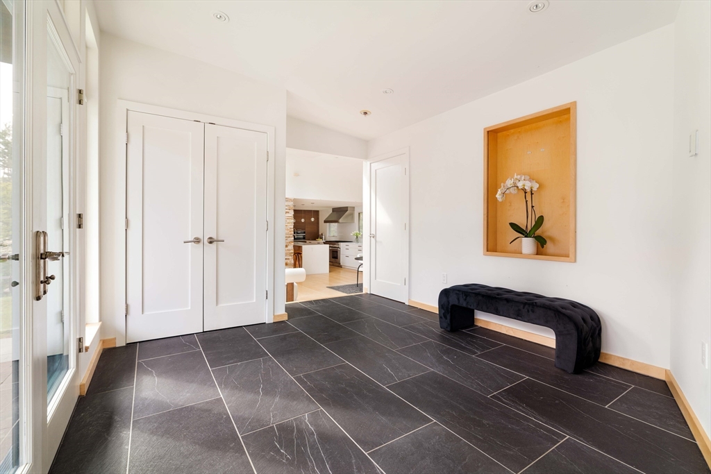 56 Notre Dame Road Bedford, MA 01730 - Photo 4 of 42