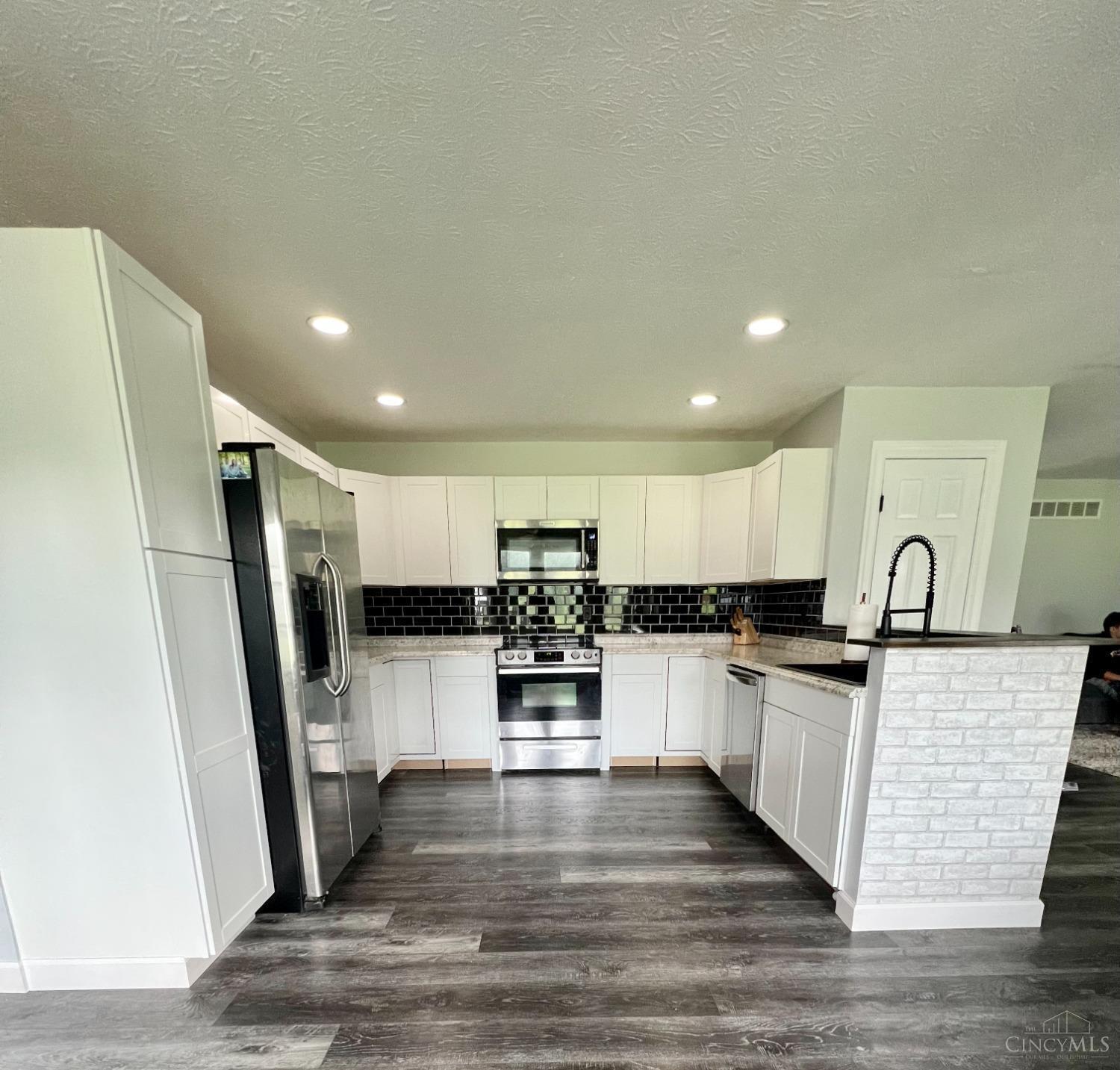545 Moomaw Road Clarksville, OH 45113 - Photo 6 of 47