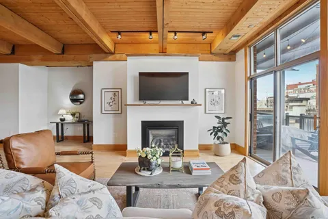 $600,000 | 130 South Water Street, Unit 106, Milwaukee, WI 53204