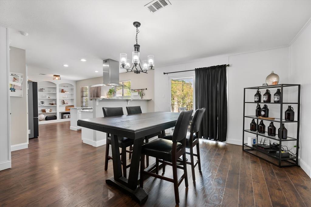316 Northwest Wintercrest Road Burleson, TX 76028 - Photo 7 of 26 Gallery Image 7