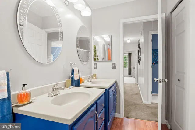 a en suite bathroom with a sink and a mirror