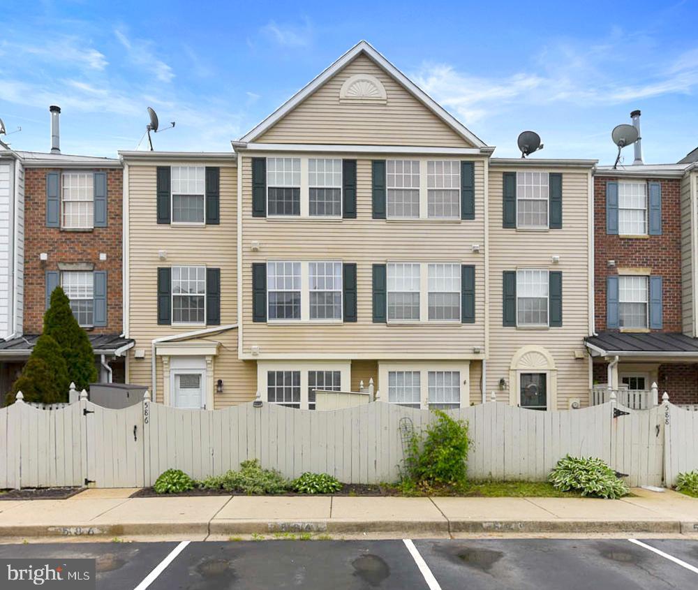 586 Cascade Way Frederick, MD 21703 - Photo 2 of 29 Gallery Image 2