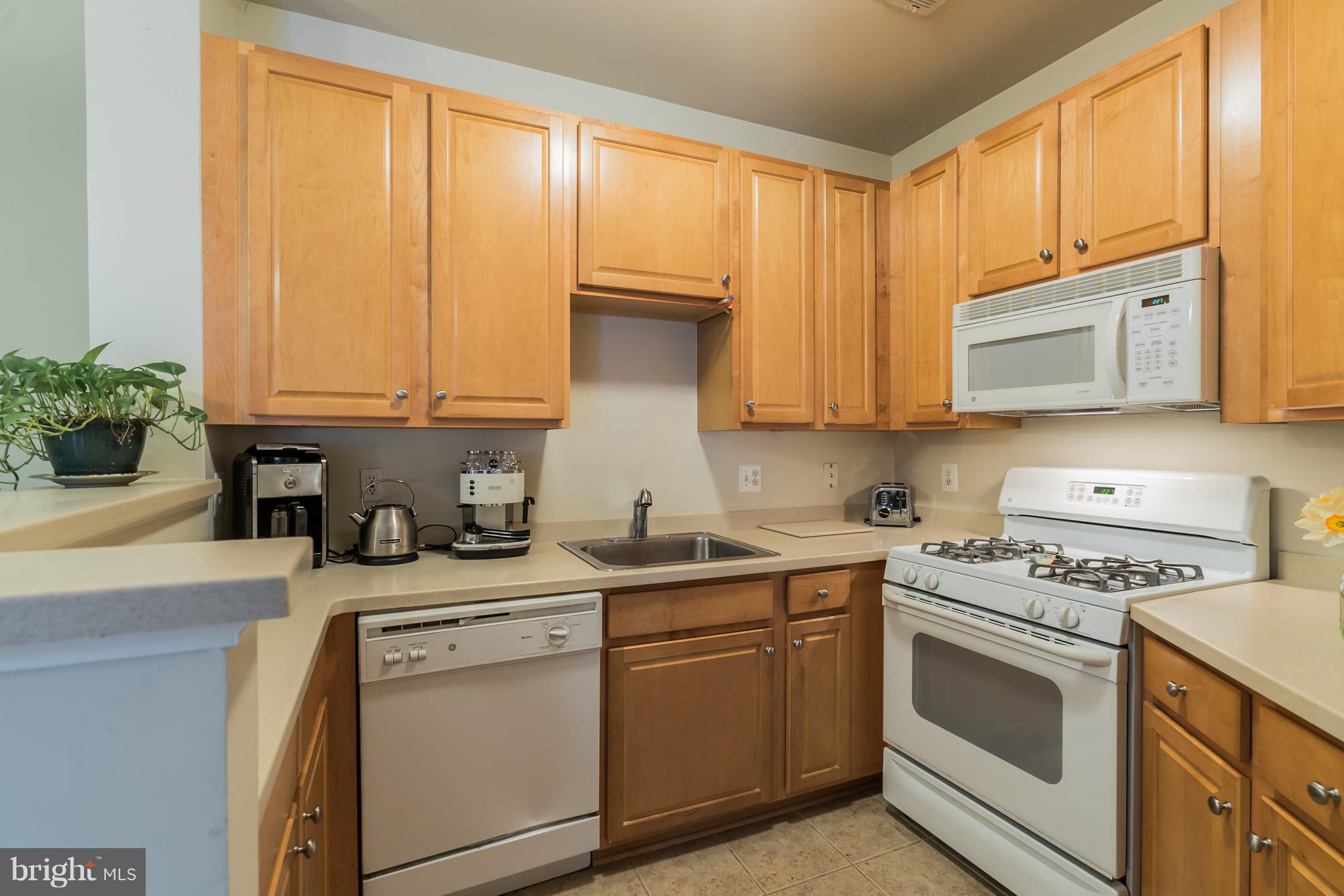 12001 Market Street, Unit 152 Reston, VA 20190 - Photo 12 of 30 Gas Cooking