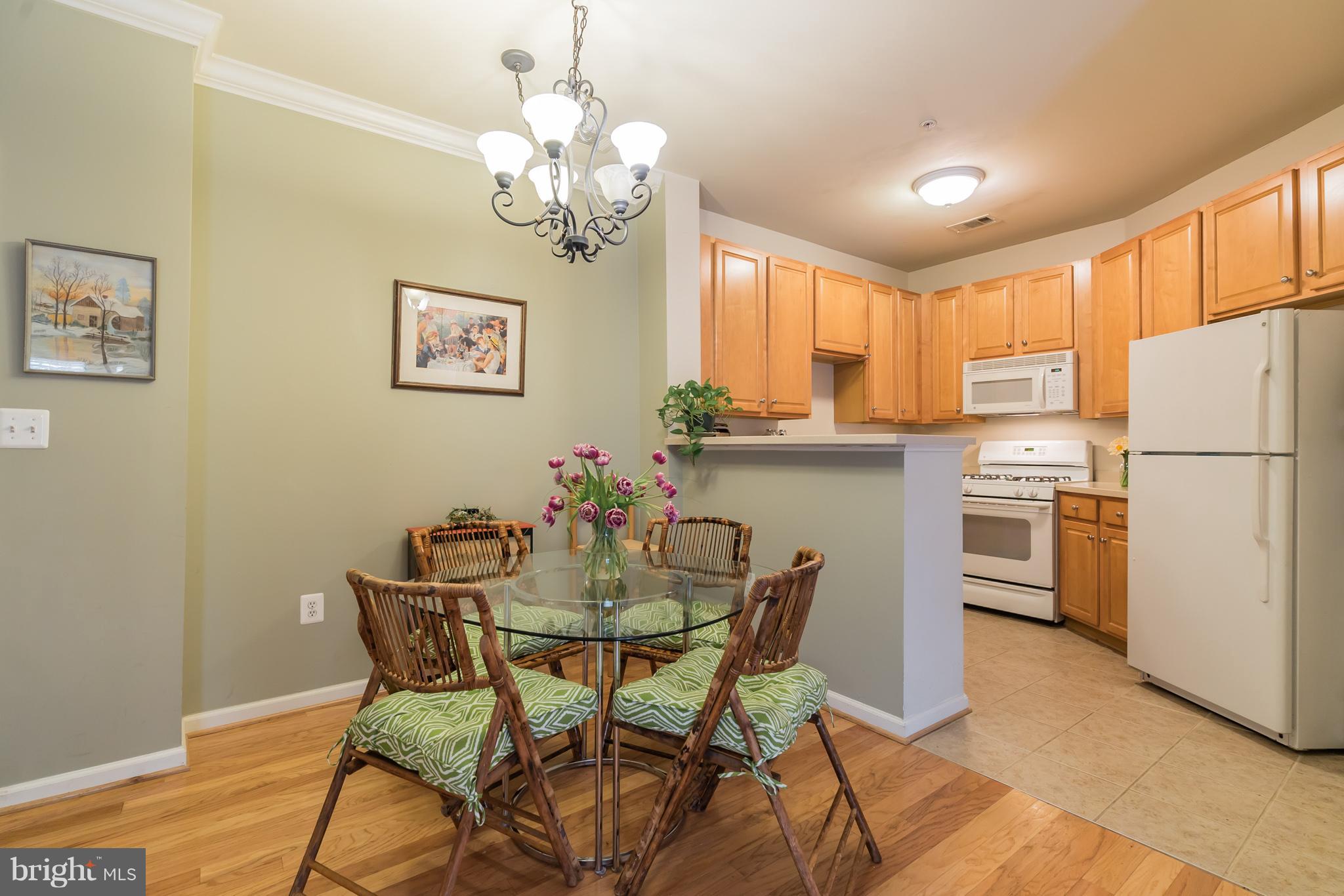 12001 Market Street, Unit 152 Reston, VA 20190 - Photo 10 of 30 Convenient Kitchen to Table Arrangement