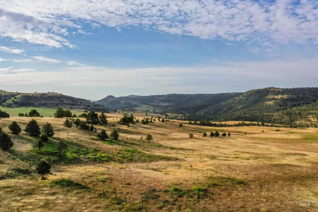 $2,400,000 | 40035 Ritter Road, Long Creek, OR 97856