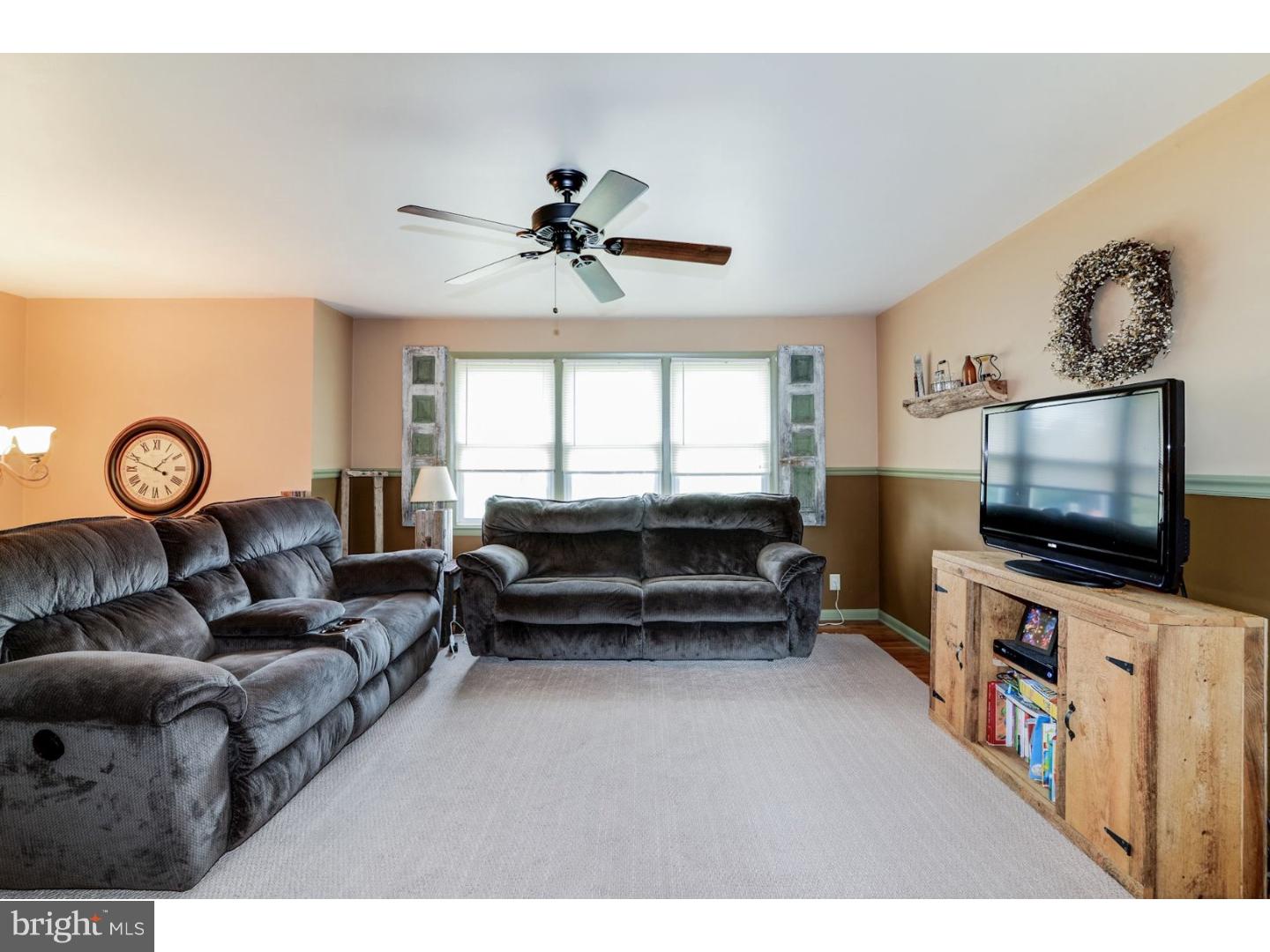 9 Alloway Aldine Road Alloway, NJ 08001 - Photo 5 of 22 Living Room