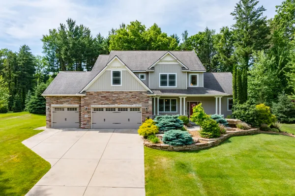 $829,000 | 7585 Oakwood Avenue, Kalamazoo, MI 49009