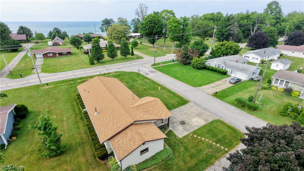 1099 Lake Road Conneaut, OH 44030 - Photo 2 of 42