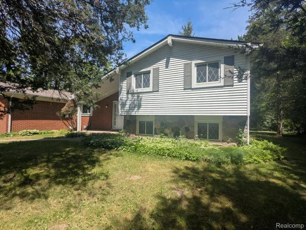 $2,200 | 3211 Mccluskey, Pinckney, MI 48169