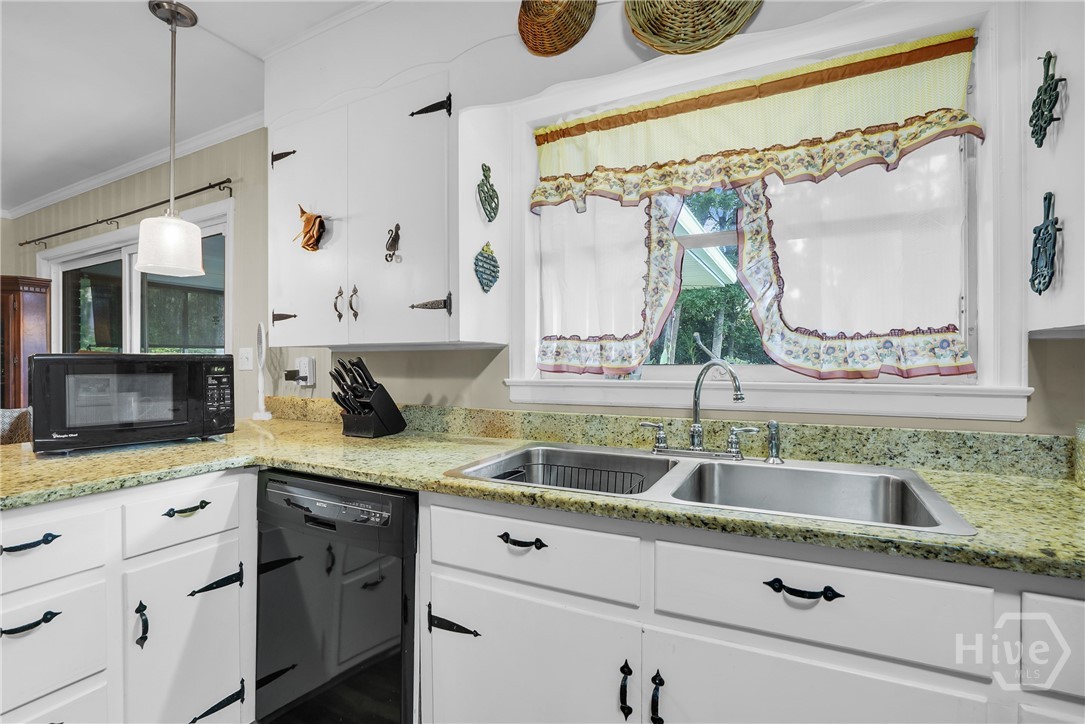 97 Azalea Avenue Savannah, GA 31408 - Photo 13 of 30