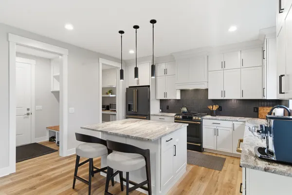 $895,000 | 7746 Cors Cv Street, Kalamazoo, MI 49009