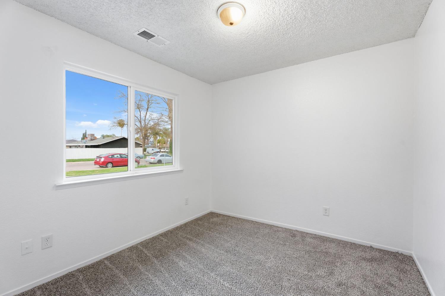 237 East Modoc Avenue Visalia, CA 93291 - Photo 11 of 31 an empty room with painting on the wall